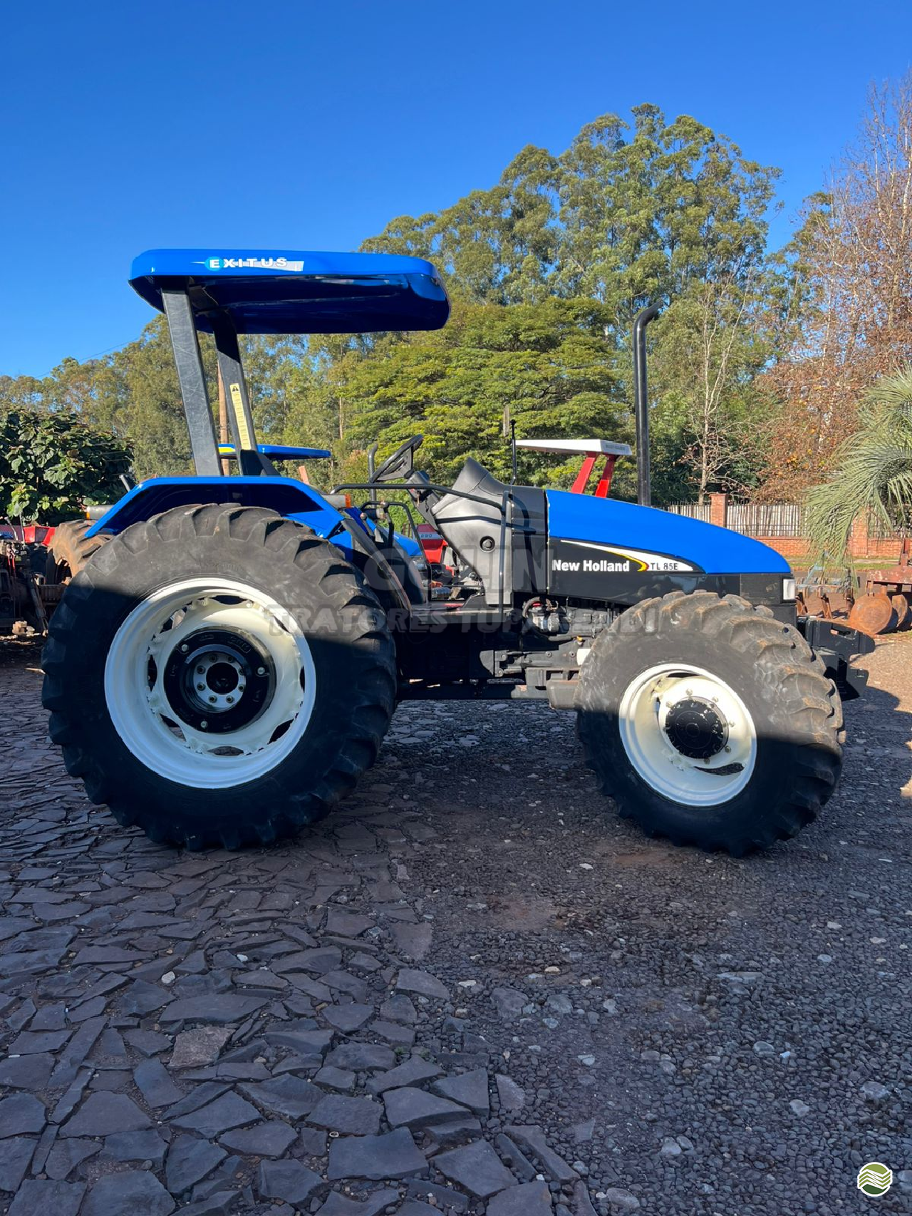 TRATOR NEW HOLLAND NEW TL 85 Tração 4x4 Golin Tratores TUPARENDI RIO GRANDE DO SUL RS